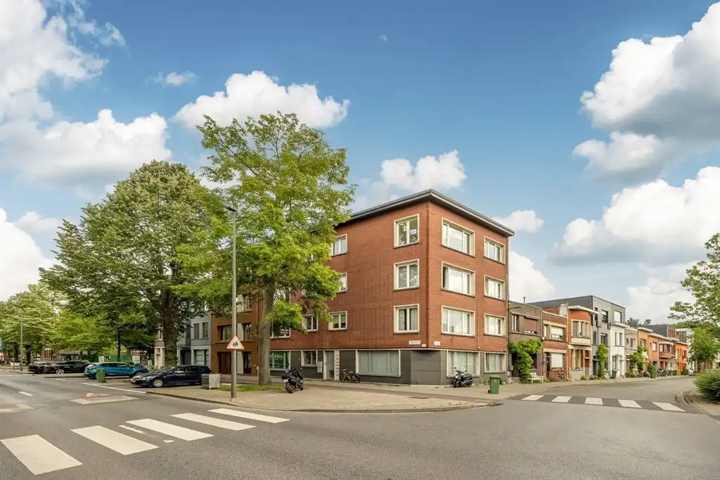 Instapklaar gelijkvloers appartement met gezellige koer foto 19