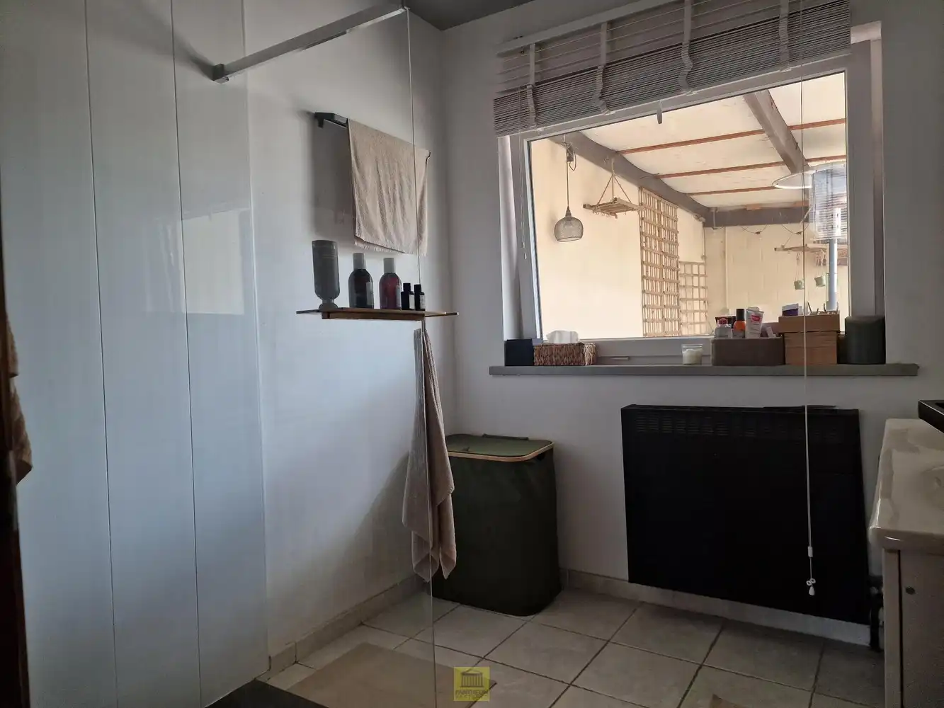 Rustig en centraal gelegen in Haaltert – gebouw met 2 duplexappartementen en 2 ruime garages! foto 9