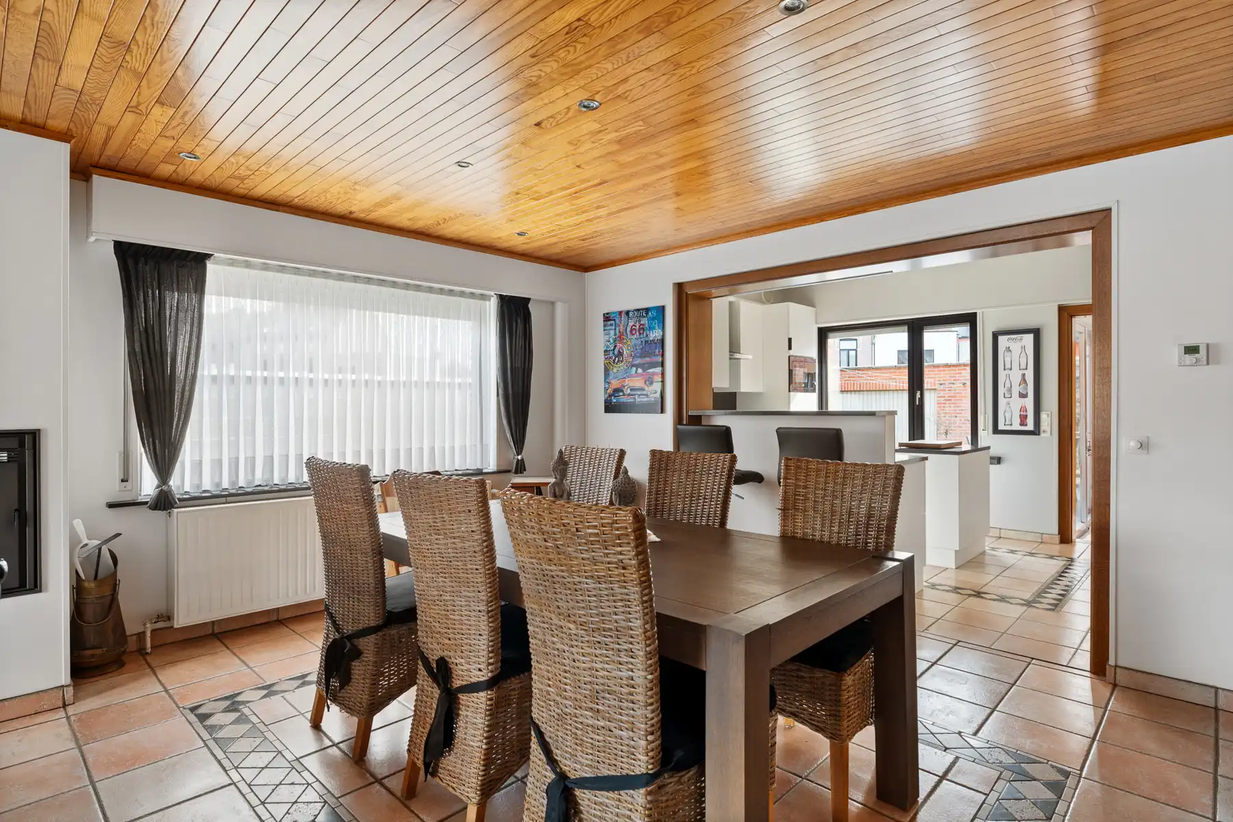 Lichtrijke woning met ruime indeling en sterk potentieel foto 8