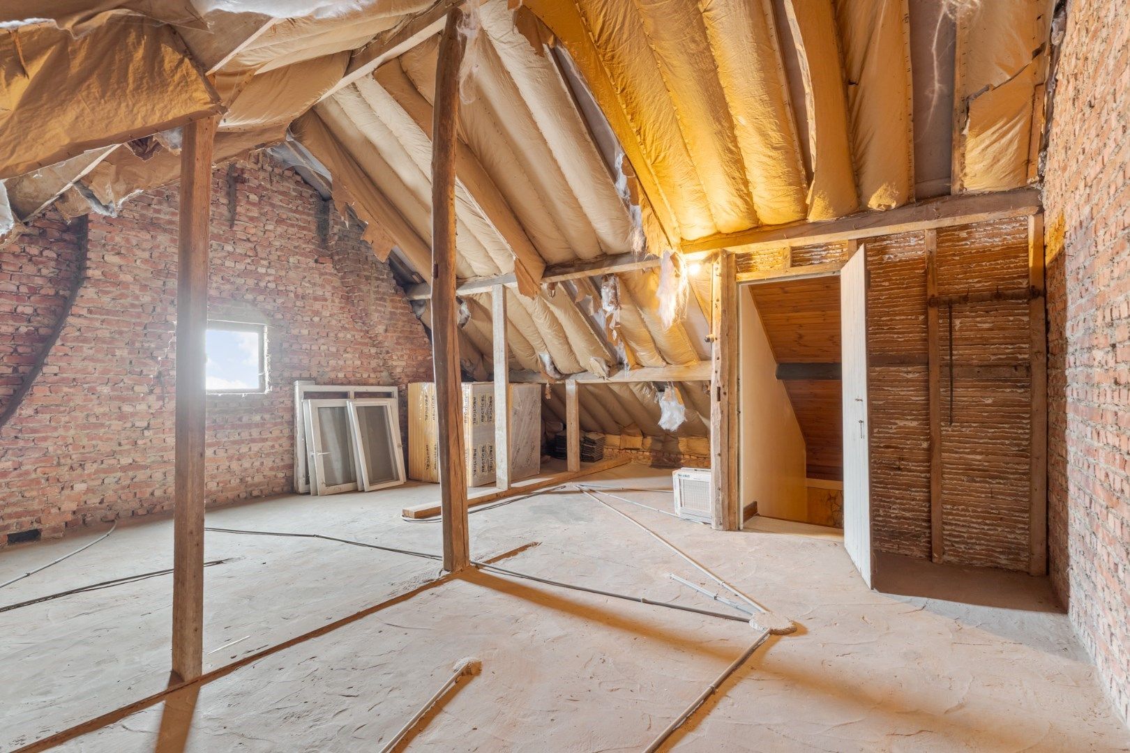 Verzorgde, op te frissen woning met 3 slaapkamers en uitbreidingsmogelijkheden, garage en tuin op 10a, vlak bij het centrum van Hoeselt foto 22