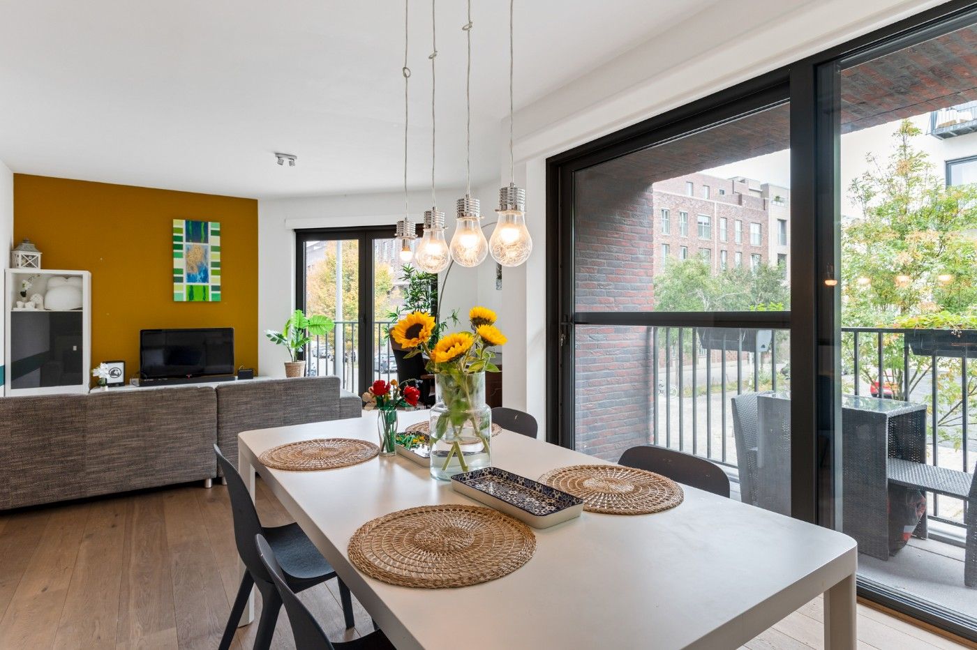 Recent app. op 1e verd. met 2 slpk. in Cadix-buurt te Antwerpen foto 2