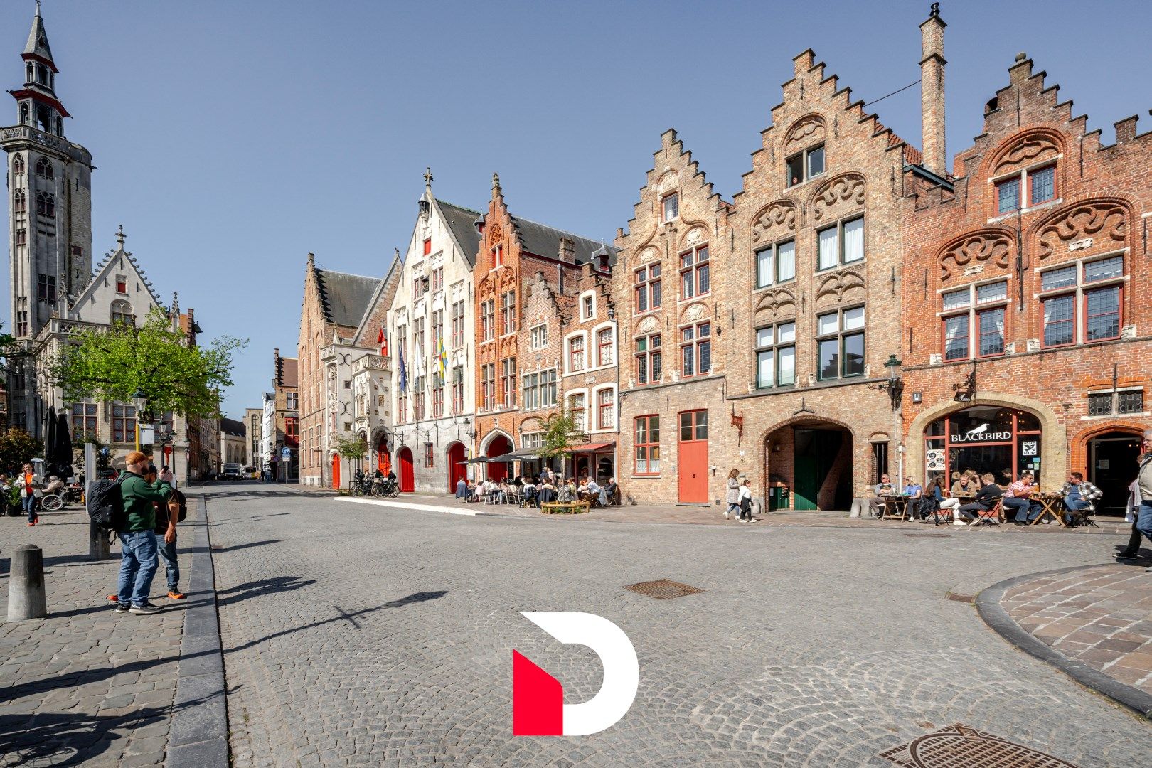 Hoofdfoto van de publicatie: Karaktervolle / historische burgerwoning op het Jan Van Eyckplein te Brugge.