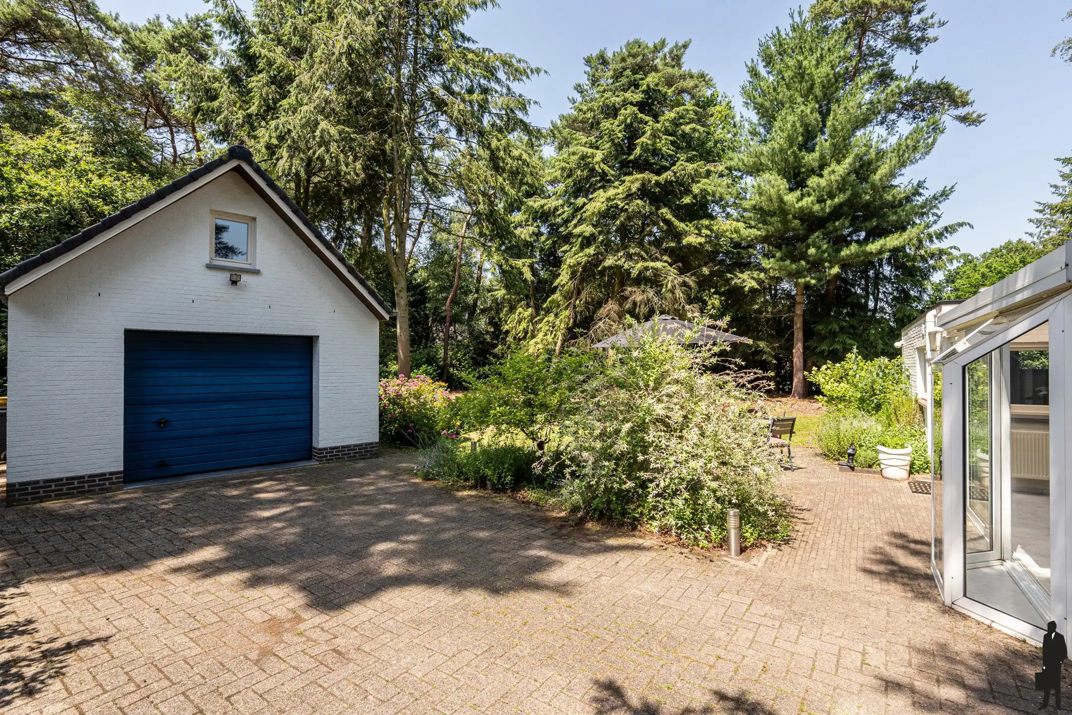 Vrijstaande woning op 1.588m² in villawijk nabij NL grens. foto 18