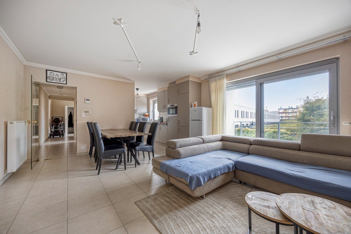 Goed gelegen appartement met 2 slaapkamers en afgesloten garagebox foto {{pictureIndex}}