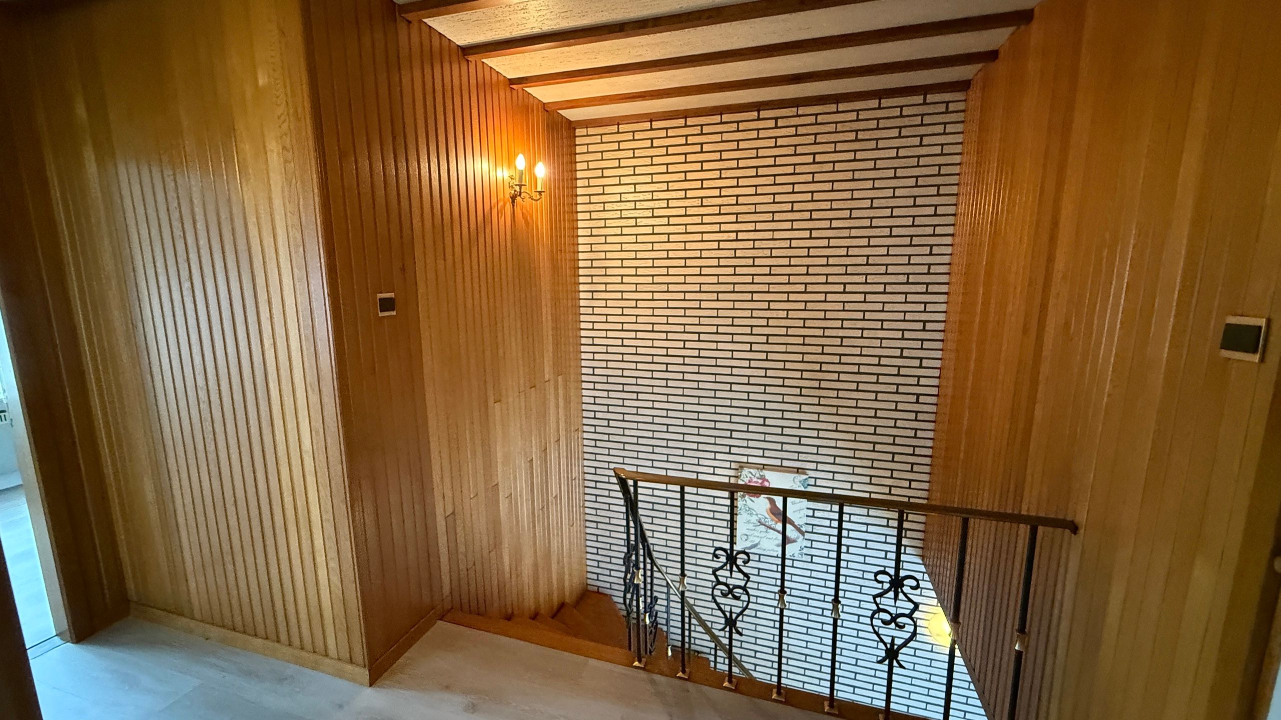 Goedgelegen woning met handelsruimte foto 10