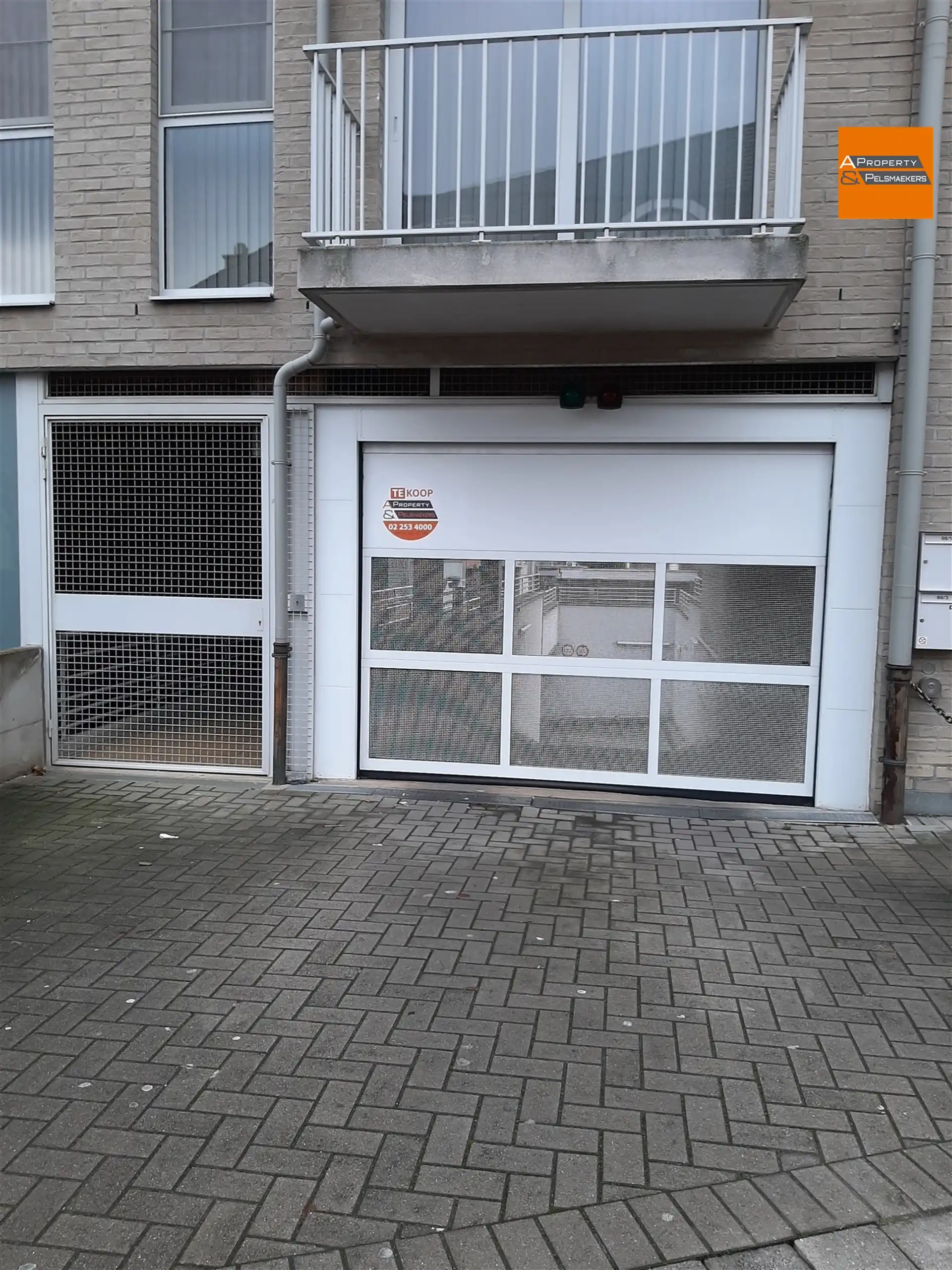 OPTIE : 5 ondergrondse staanplaatsen + 1 kelder foto 3