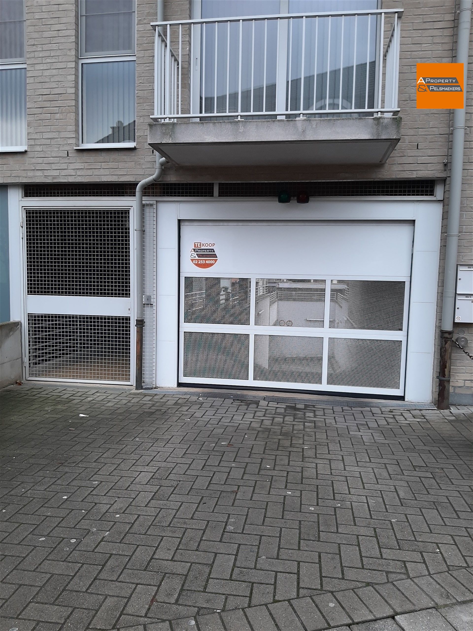 OPTIE : 5 ondergrondse staanplaatsen + 1 kelder foto 3