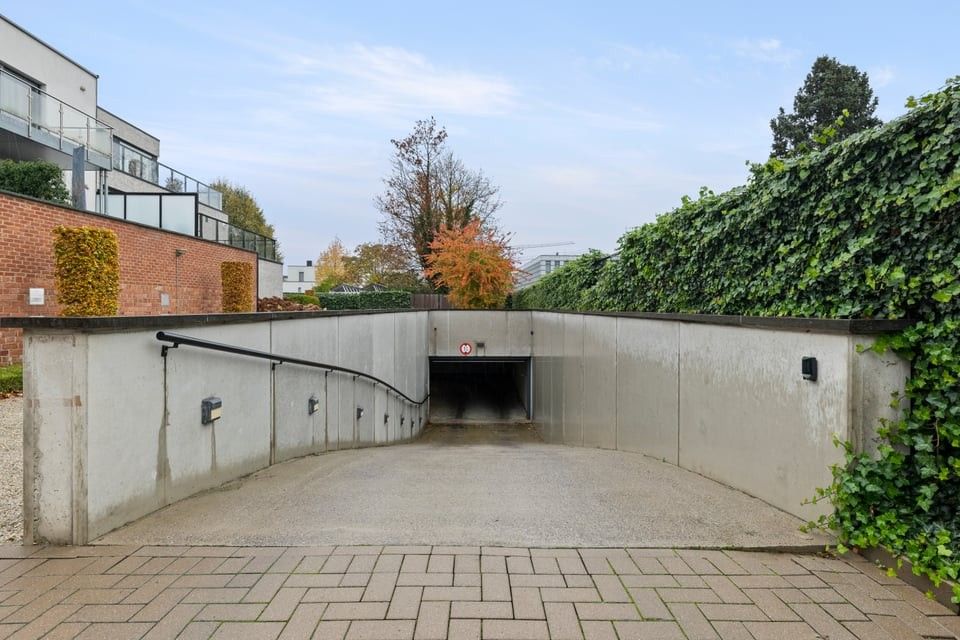 MODERN GELIJKVLOERS APPARTEMENT MET TERRAS EN STAANPLAATS IN SINT-TRUIDEN foto 31