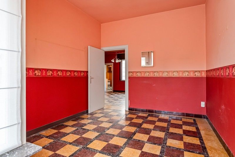 Grondig op te frissen woning TE KOOP nabij centrum Wakken. foto 3
