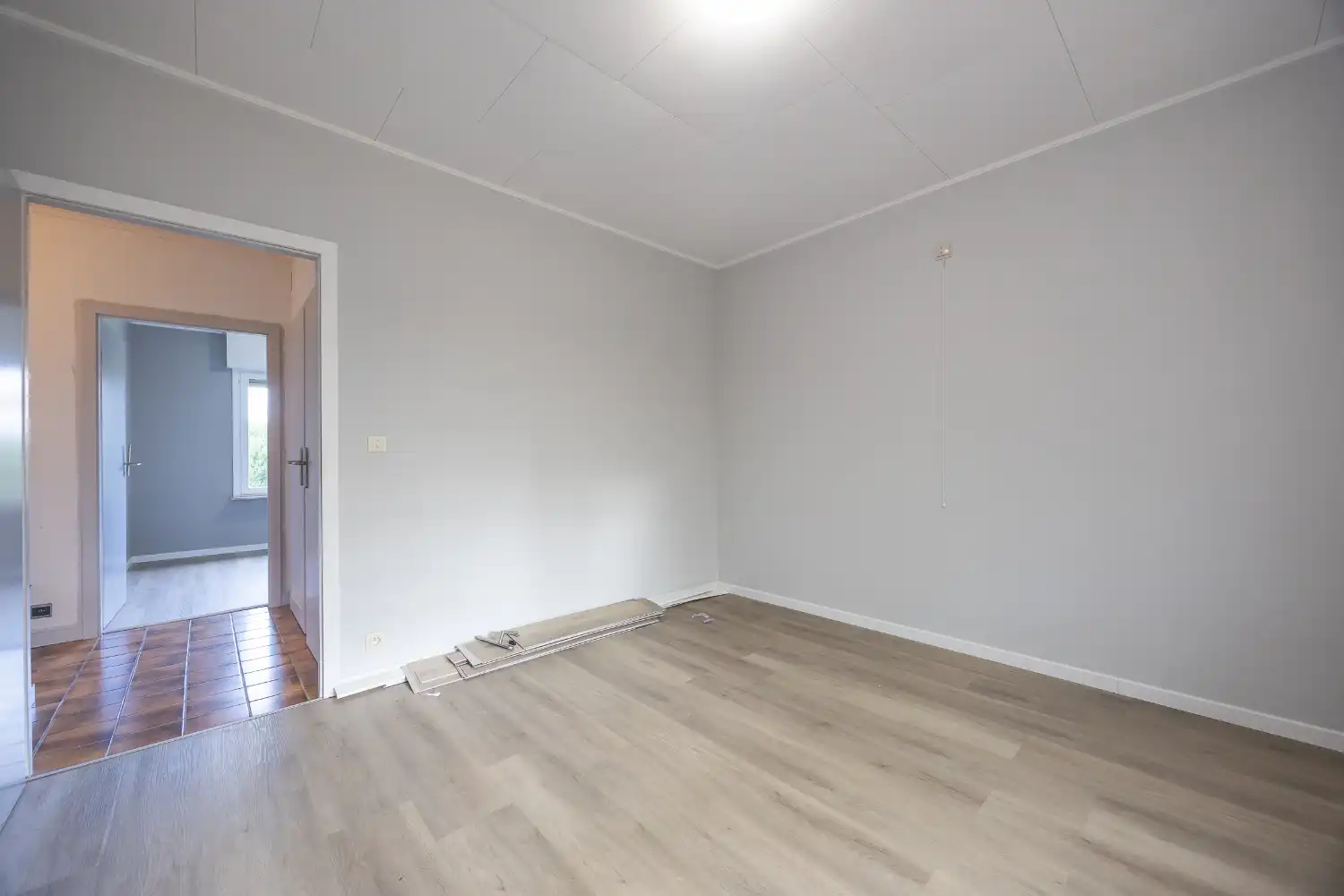 Te renoveren bungalow met potentieel in Jabbeke foto 12