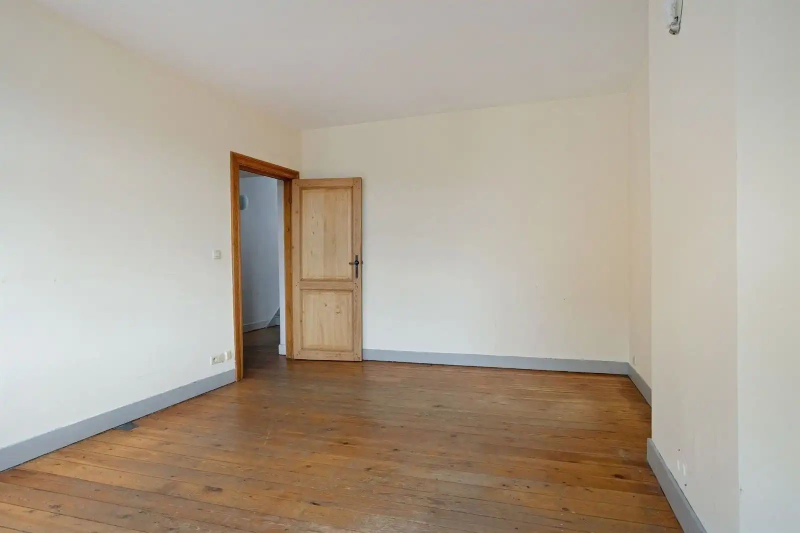 Praktijk + triplexappartement (3 slaapkamers & 2 badkamers) te centrum Halle  foto 24
