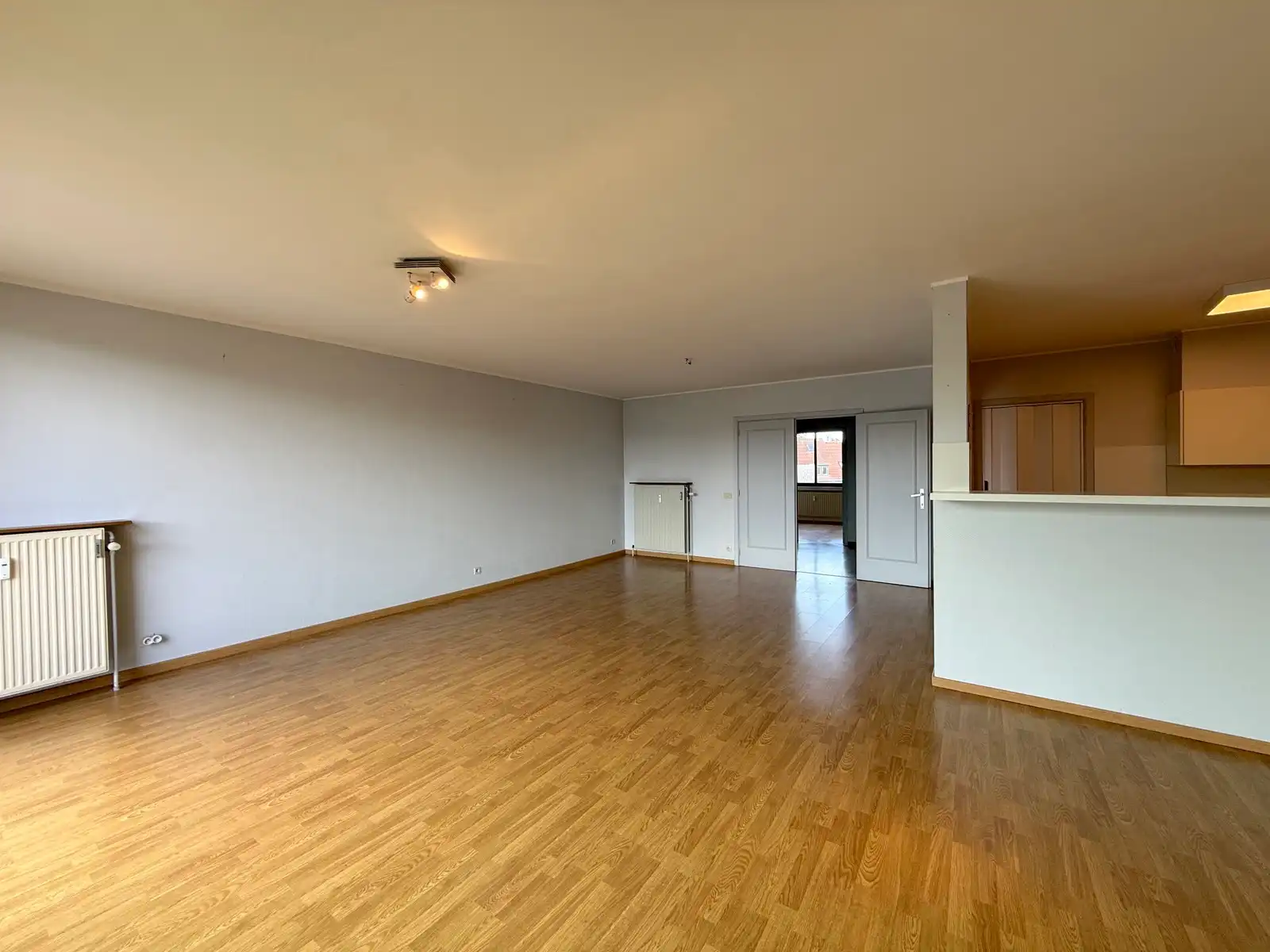 Ruim appartement met 3 slpks in centrum Sint-Kruis foto 7