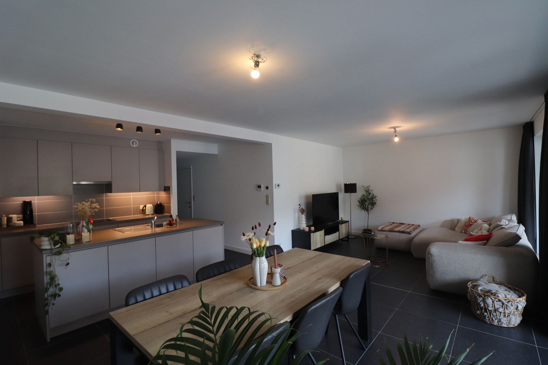 Een recent appartement met 2 slaapkamers, terras en autostaanplaats. foto 5