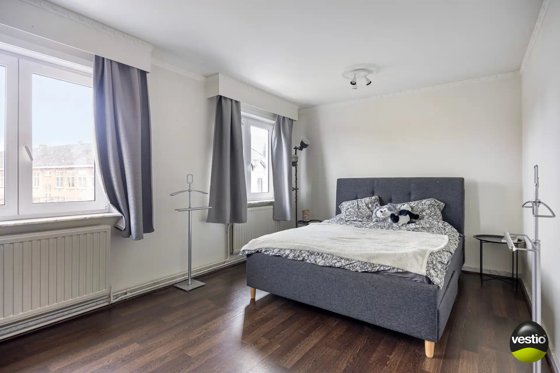 Handelshuis met absolute topligging en verhuurd bovenliggend appartement in hartje Alken. foto 16