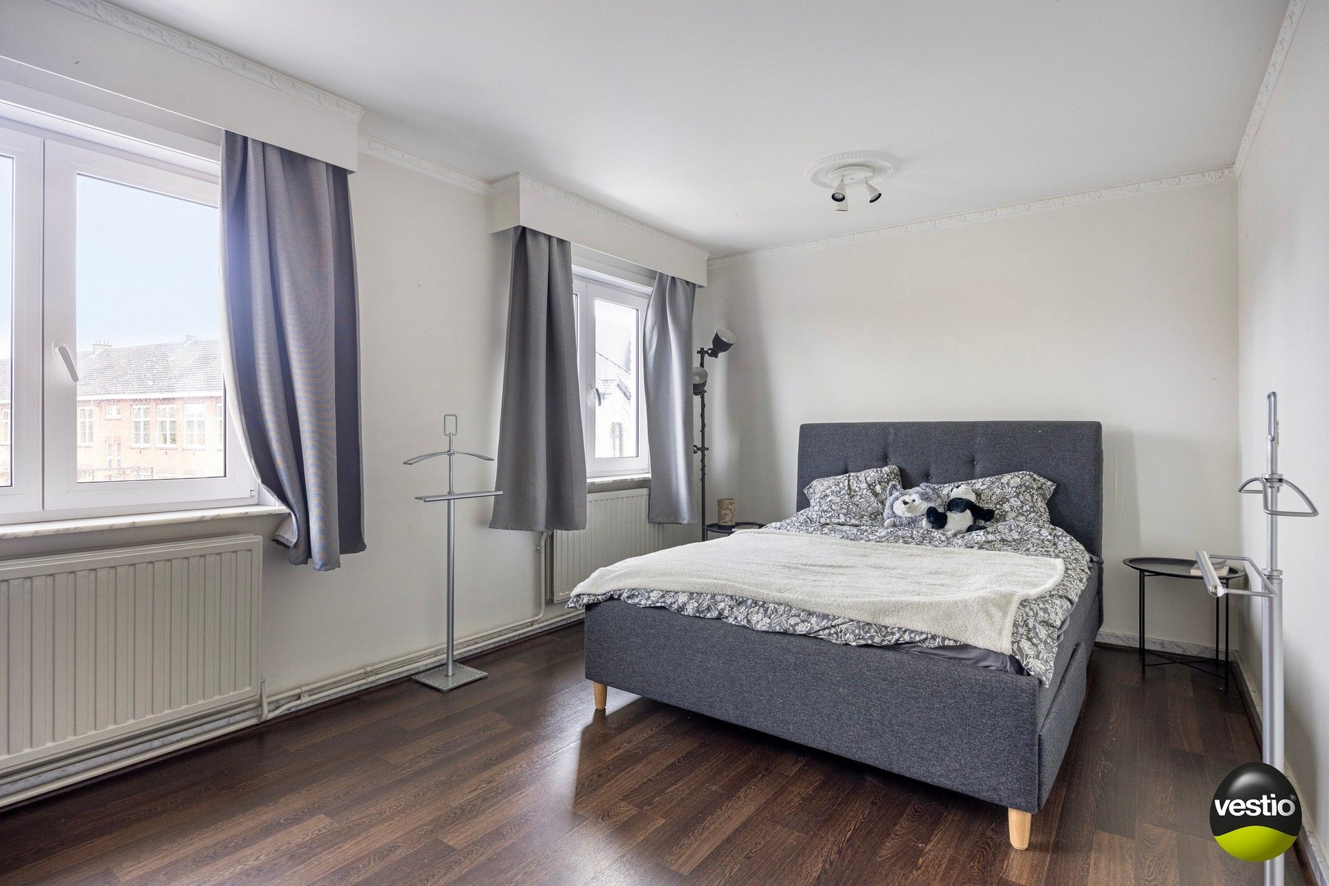 Handelshuis met absolute topligging en verhuurd bovenliggend appartement in hartje Alken. foto 16