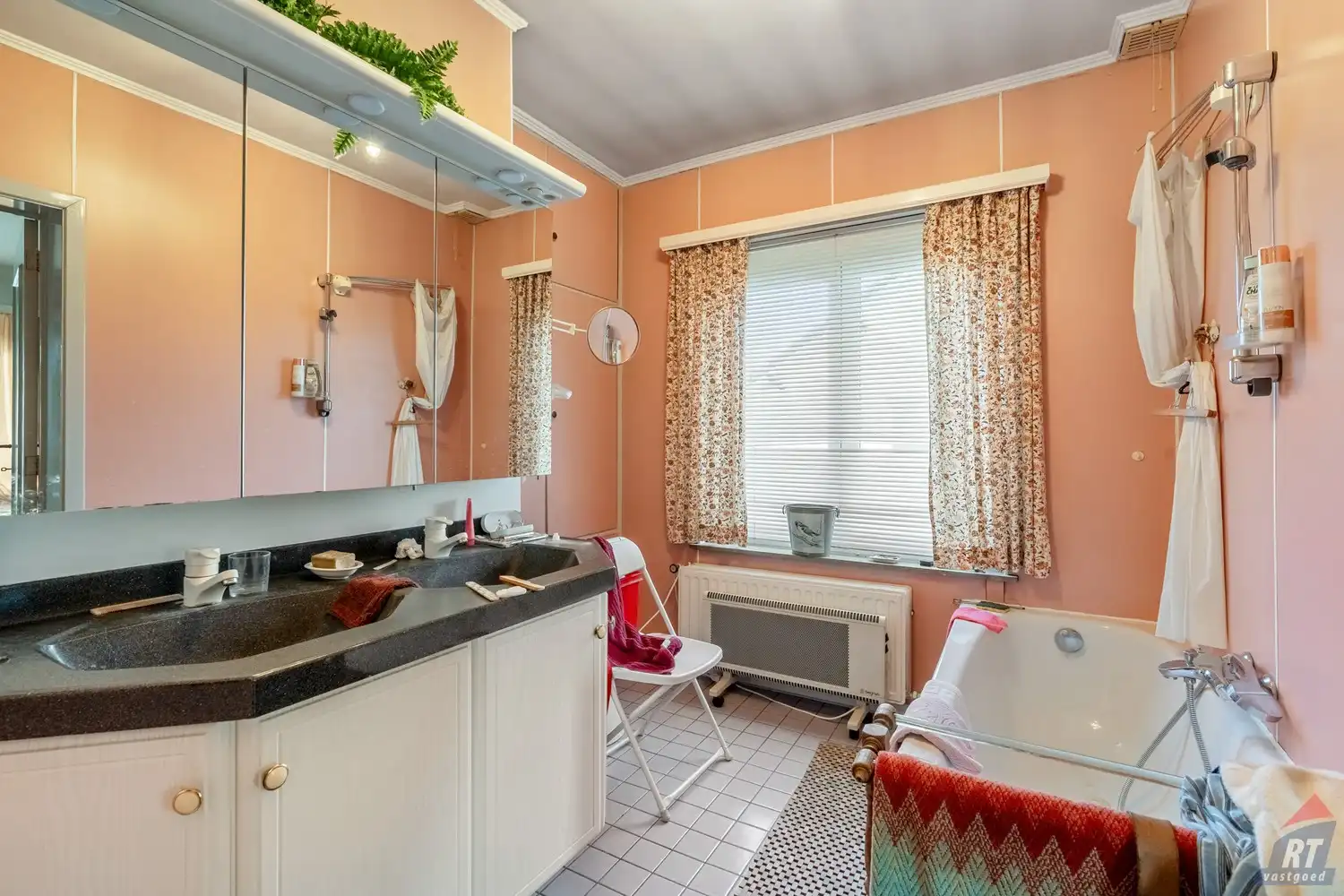 Ruime halfopen woning met potentieel, gunstig gelegen nabij centrum Sint-Truiden foto 15