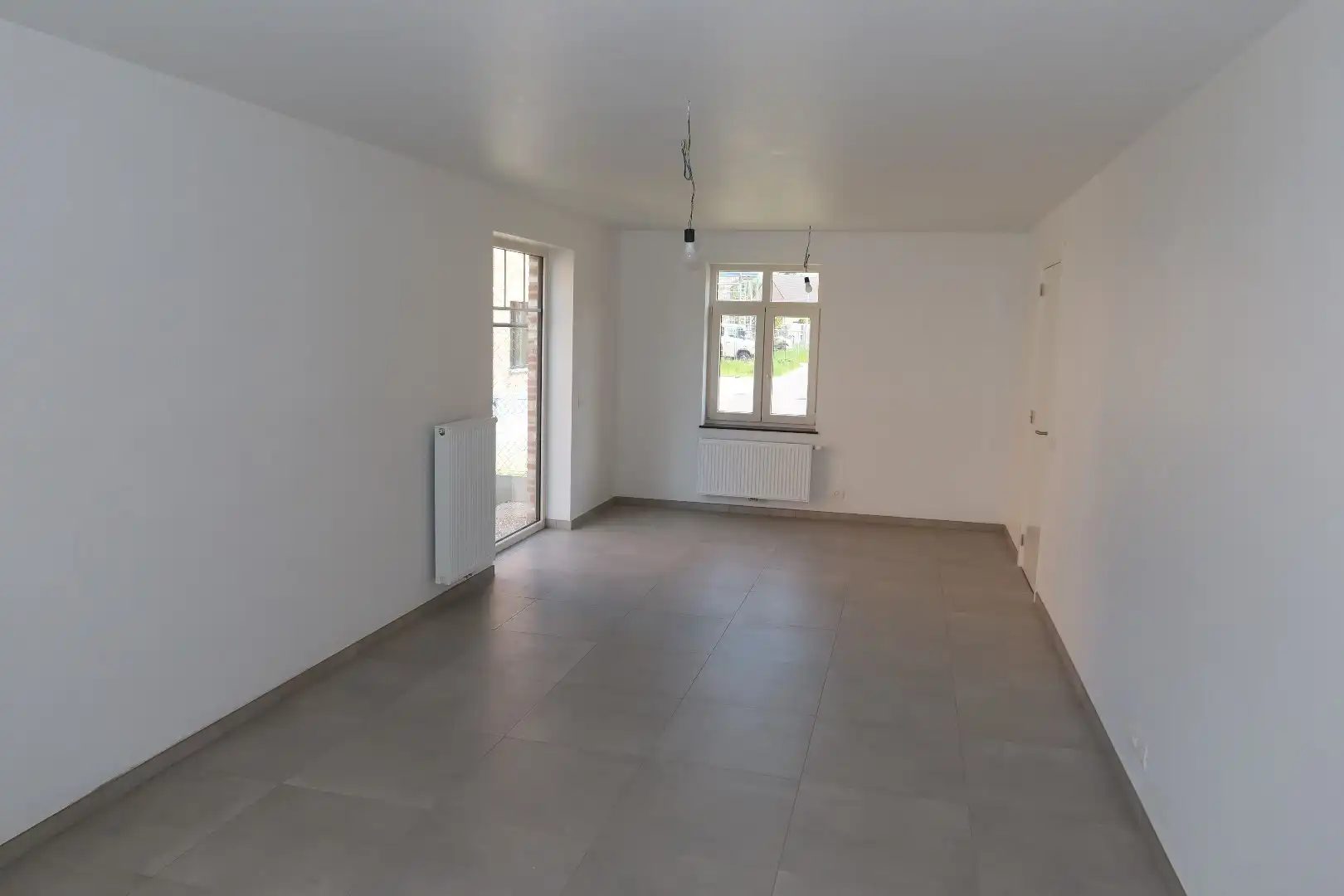 Recente pastorijwoning met 3 slk, carport en tuin foto 3