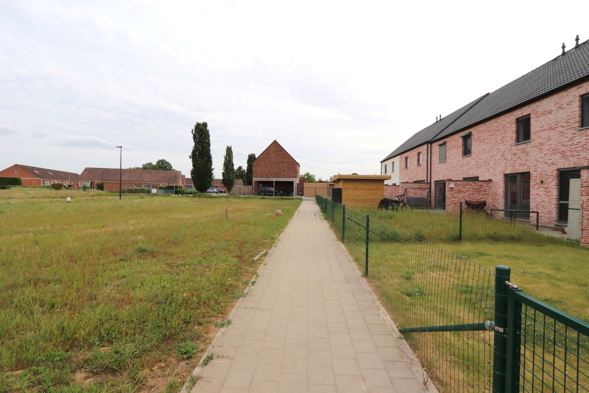 ENERGIEZUINIGE WONING MET CARPORT EN TUIN foto 8