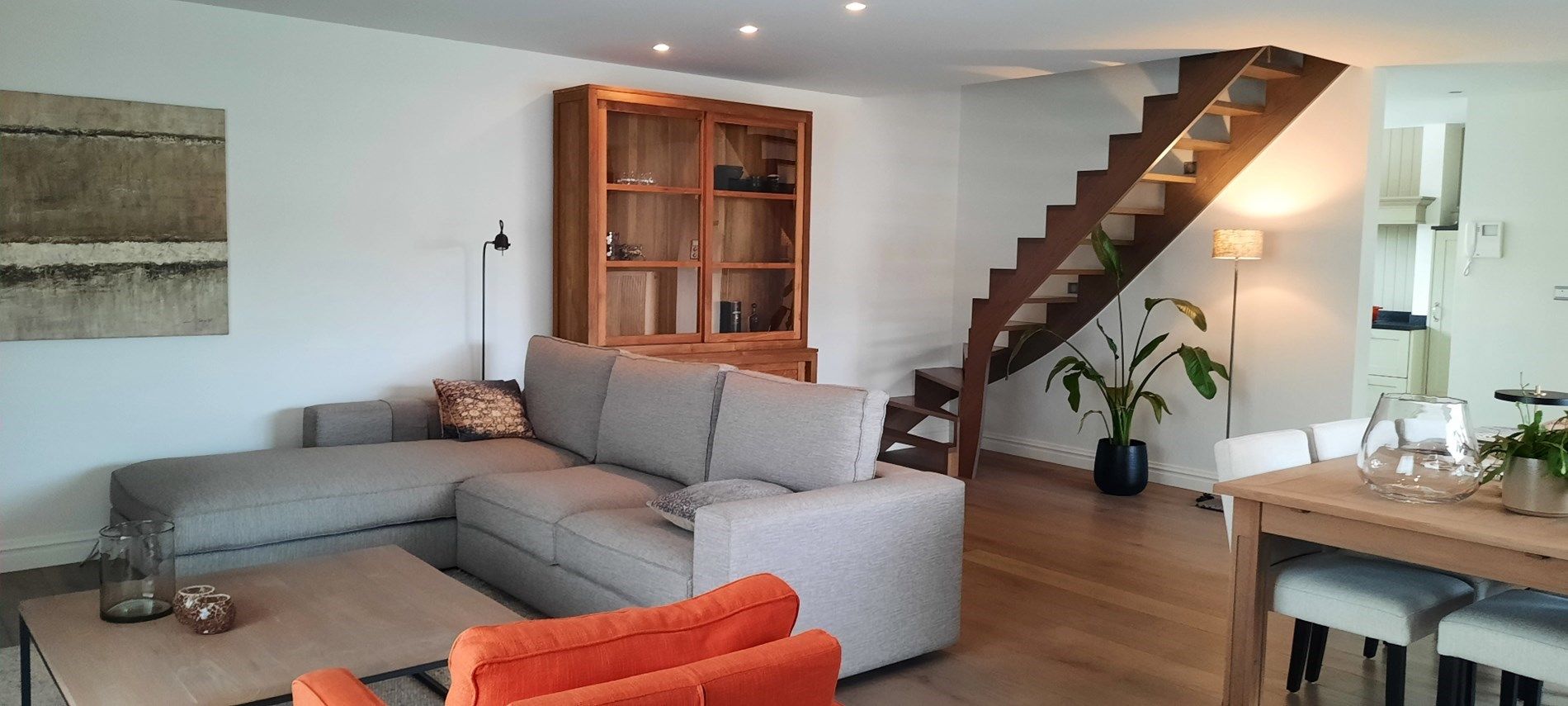 Verzorgd, recent duplex appartement met 3 slaapkamers, terras, kelderberging foto 3