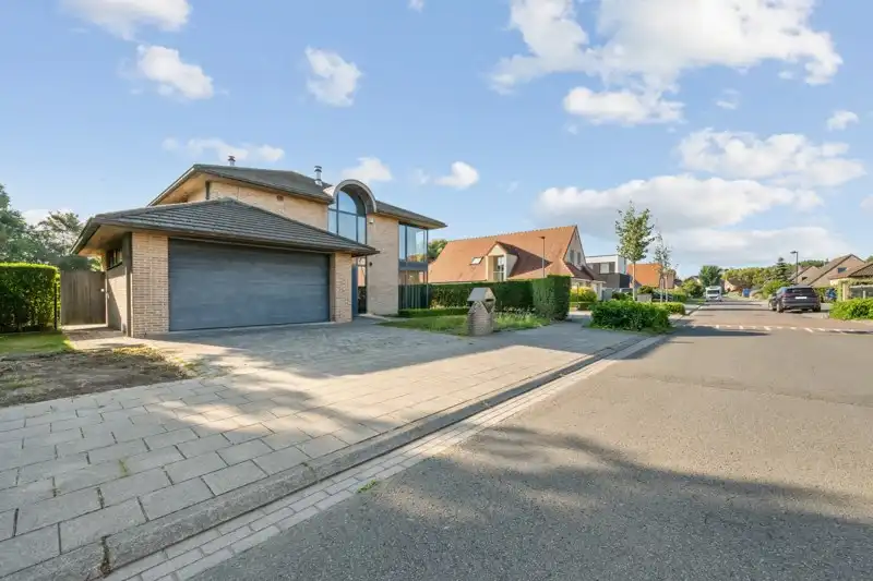 Ruime villa met zwembad  foto 3