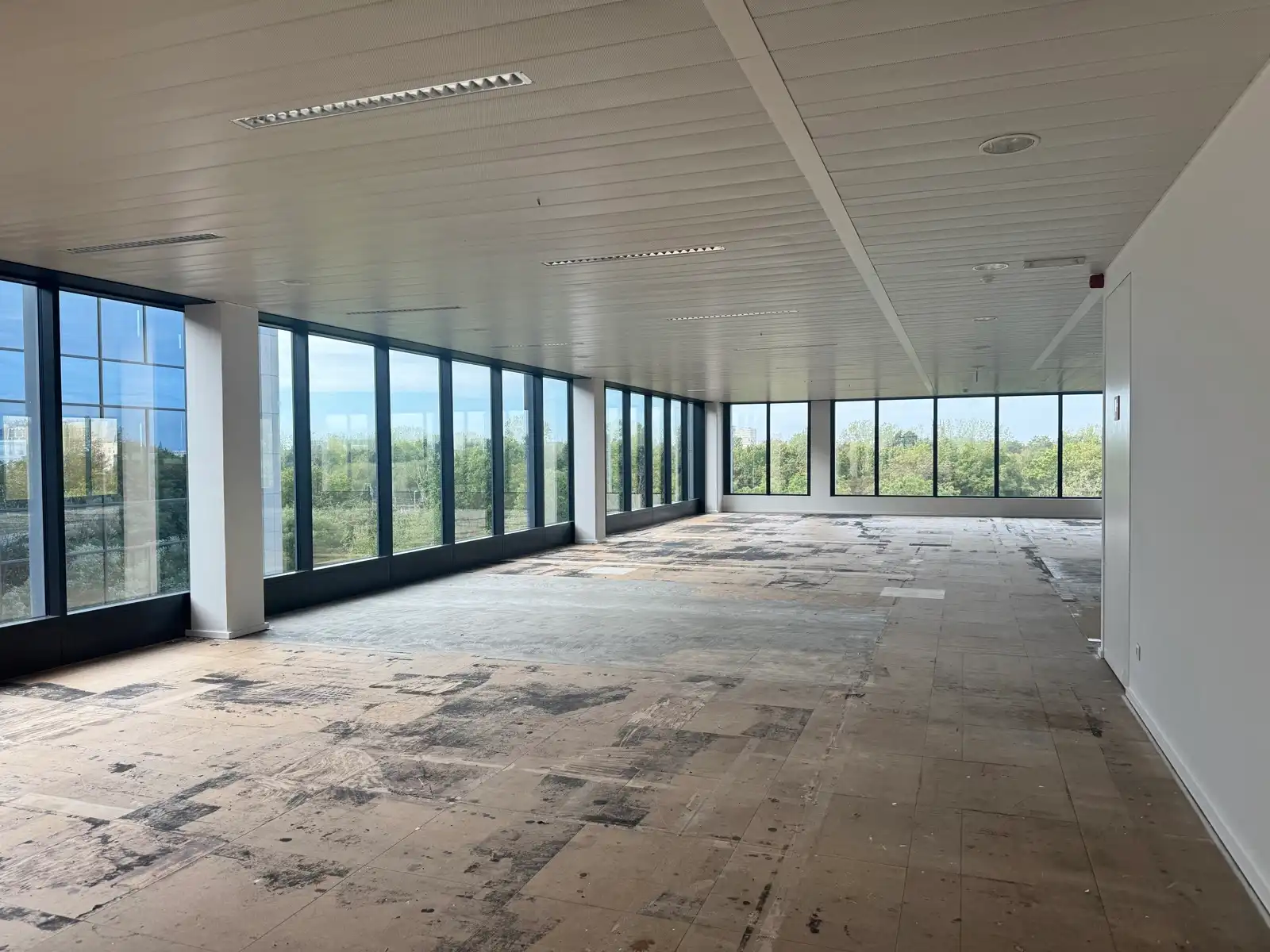 Moderne Kantoren te huur vlakbij Berchem Station foto 6