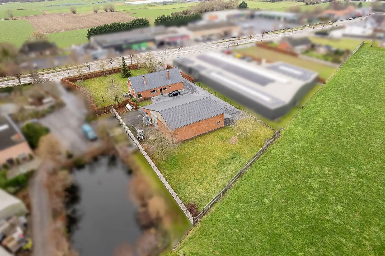 Hoofdfoto van de publicatie: Woning met vernieuwde loods in Gits