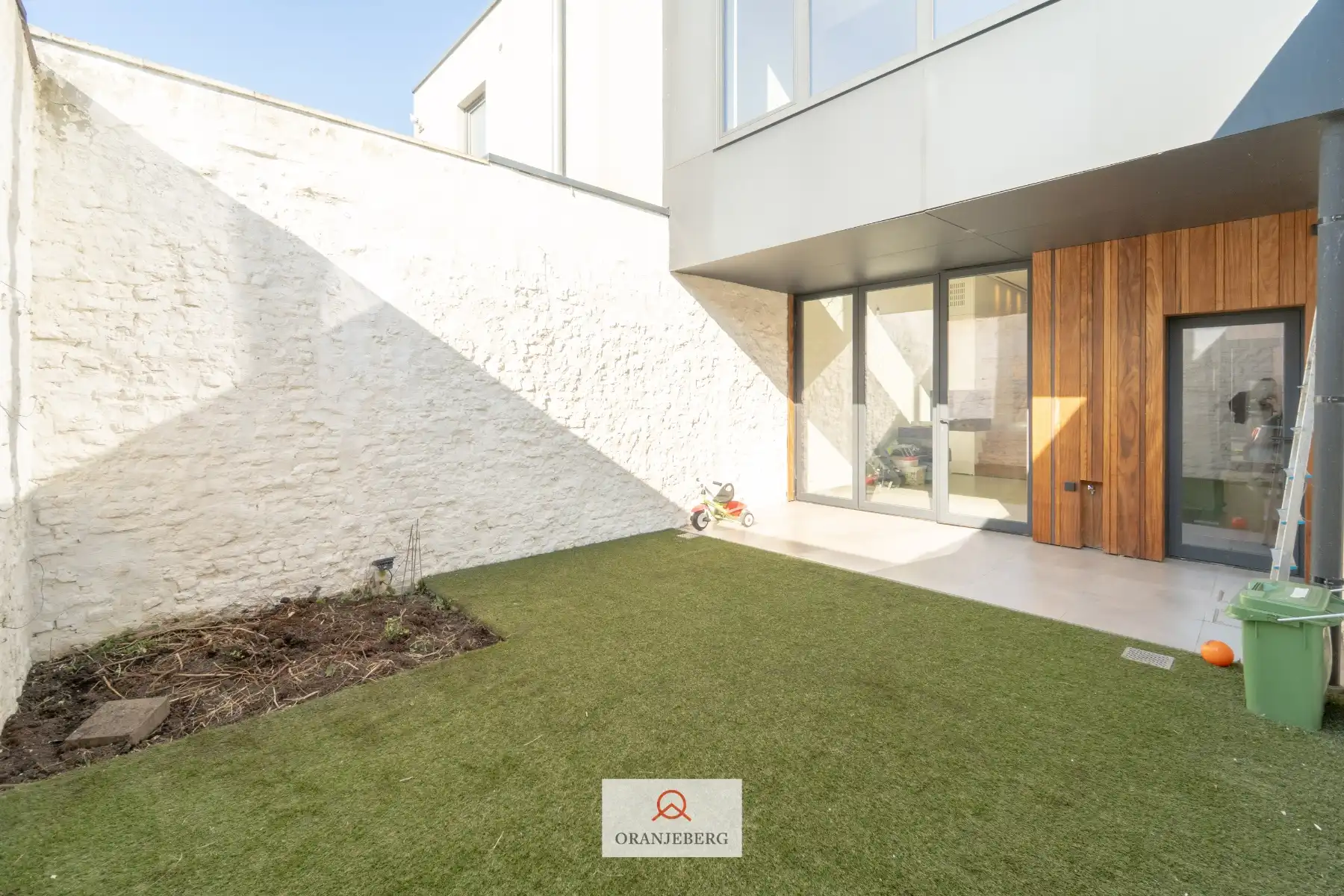 Prachtig afgewerkte woning met stadstuin vlakbij centrum Gent foto {{pictureIndex}}