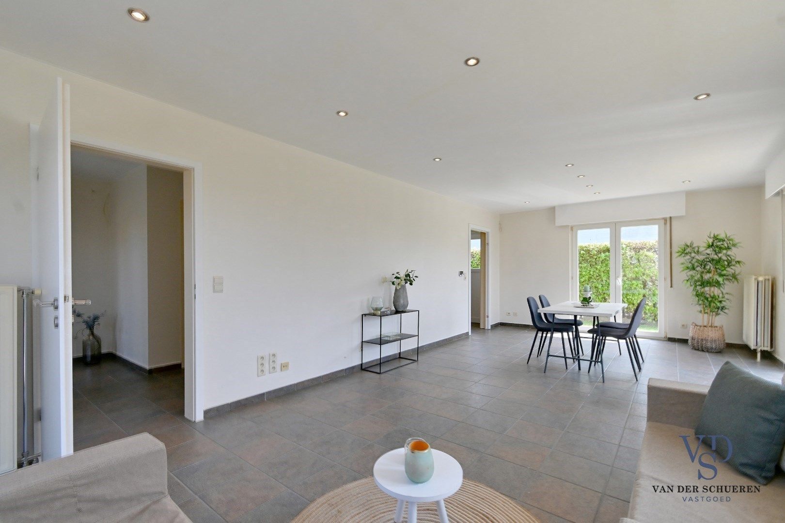 Bungalowwoning met afzonderlijke garage foto 5
