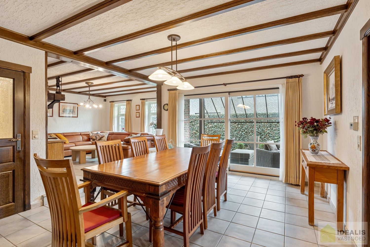 RUIME, INSTAPKLARE EN ENERGETISCH AANGEPASTE WONING VOORZIEN VAN 15 ZONNEPANELEN EN ZONNEBOILER. RIANTE WOONKAMER, KNAPPE KEUKEN, APART BUREEL, APARTE HOBBYRUIMTE, FIJNE WASPLAATS, 4 SLAAPKAMERS, 2 BADKAMERS EN INPANDIGE GARAGE! foto 16