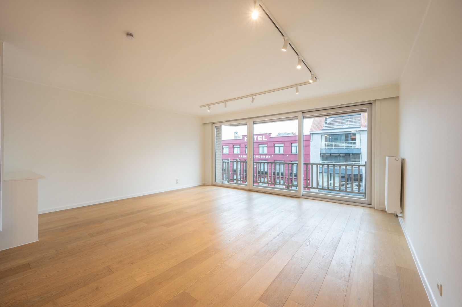 Hedendaags en lichtrijk appartement, centraal gelegen in Knokke. foto 8