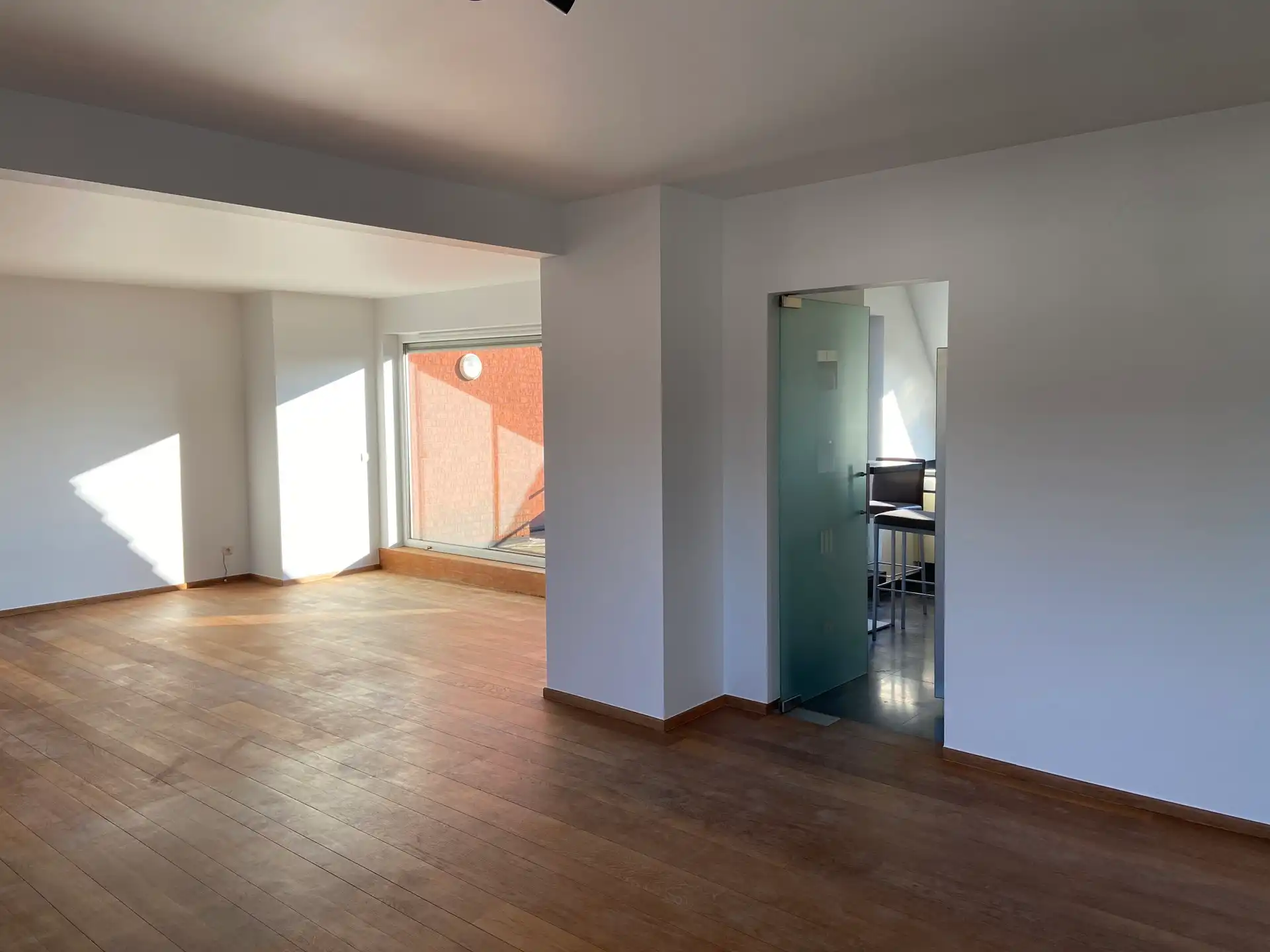 AALST - Lichtrijk, recent appartement met groot terras. foto 3