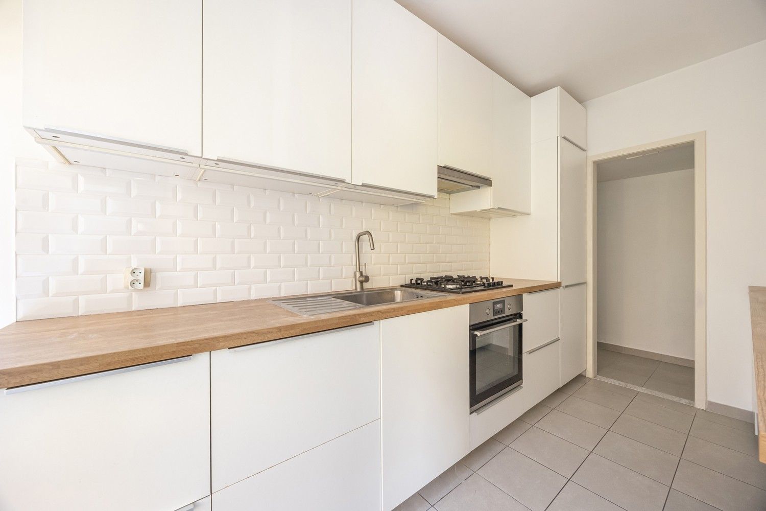 Ruim en lichtrijk appartement met terras en zicht op Boelaerpark foto 4