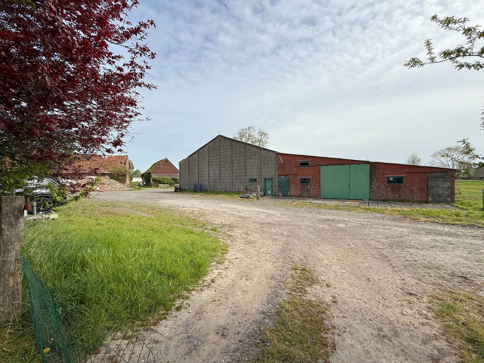 Te renoveren hoeve met woning en verschillende bijgebouwen foto 26