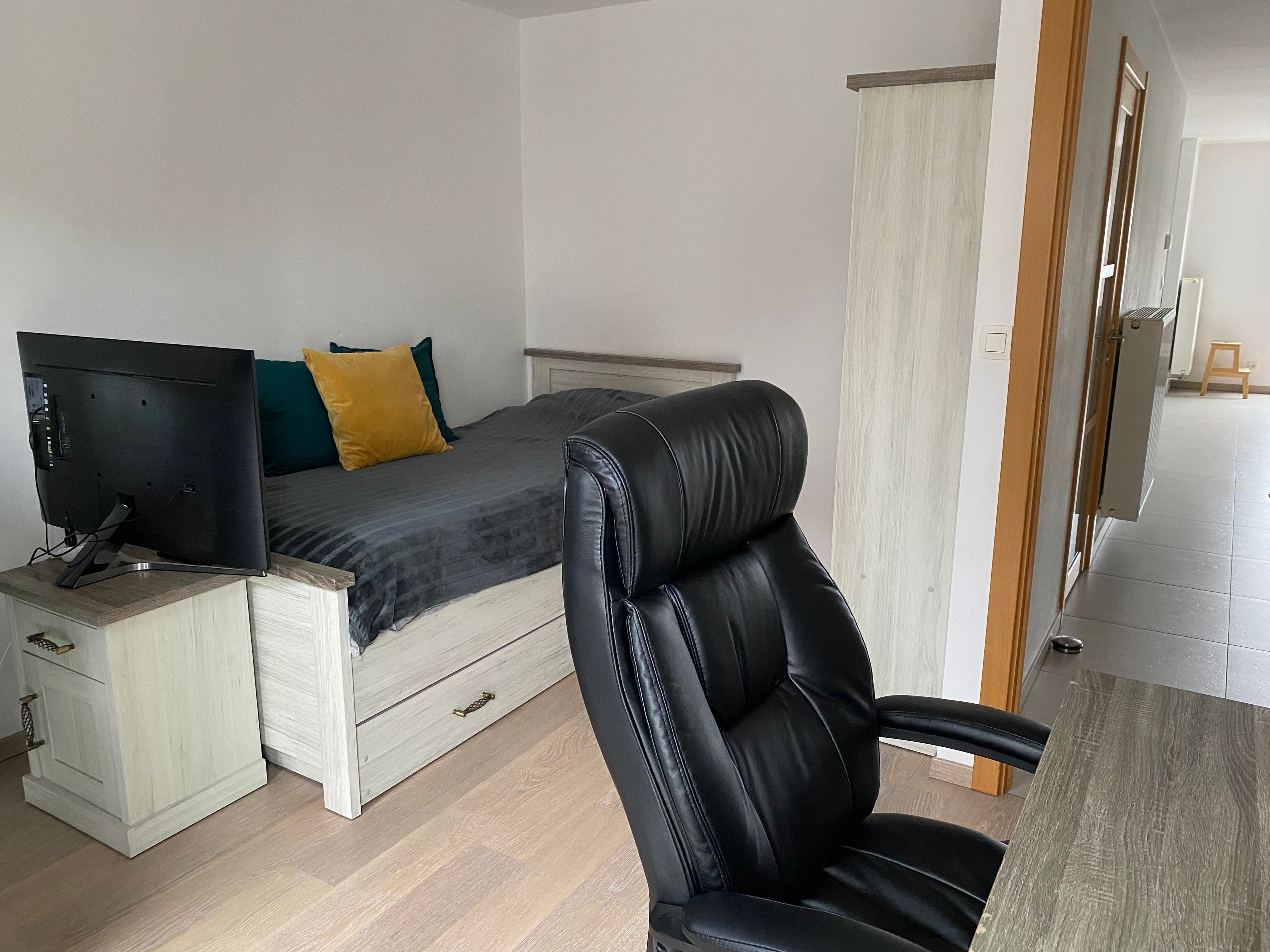 Ruim en lichtrijk appartement met 2 slaapkamers en garage foto 5