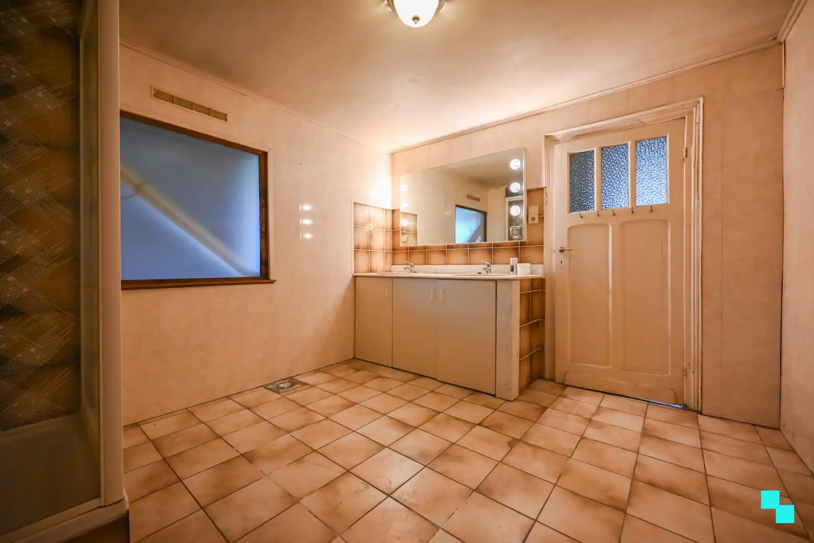 Woonst op riant perceel met ruime opslagruimte/garage foto 12