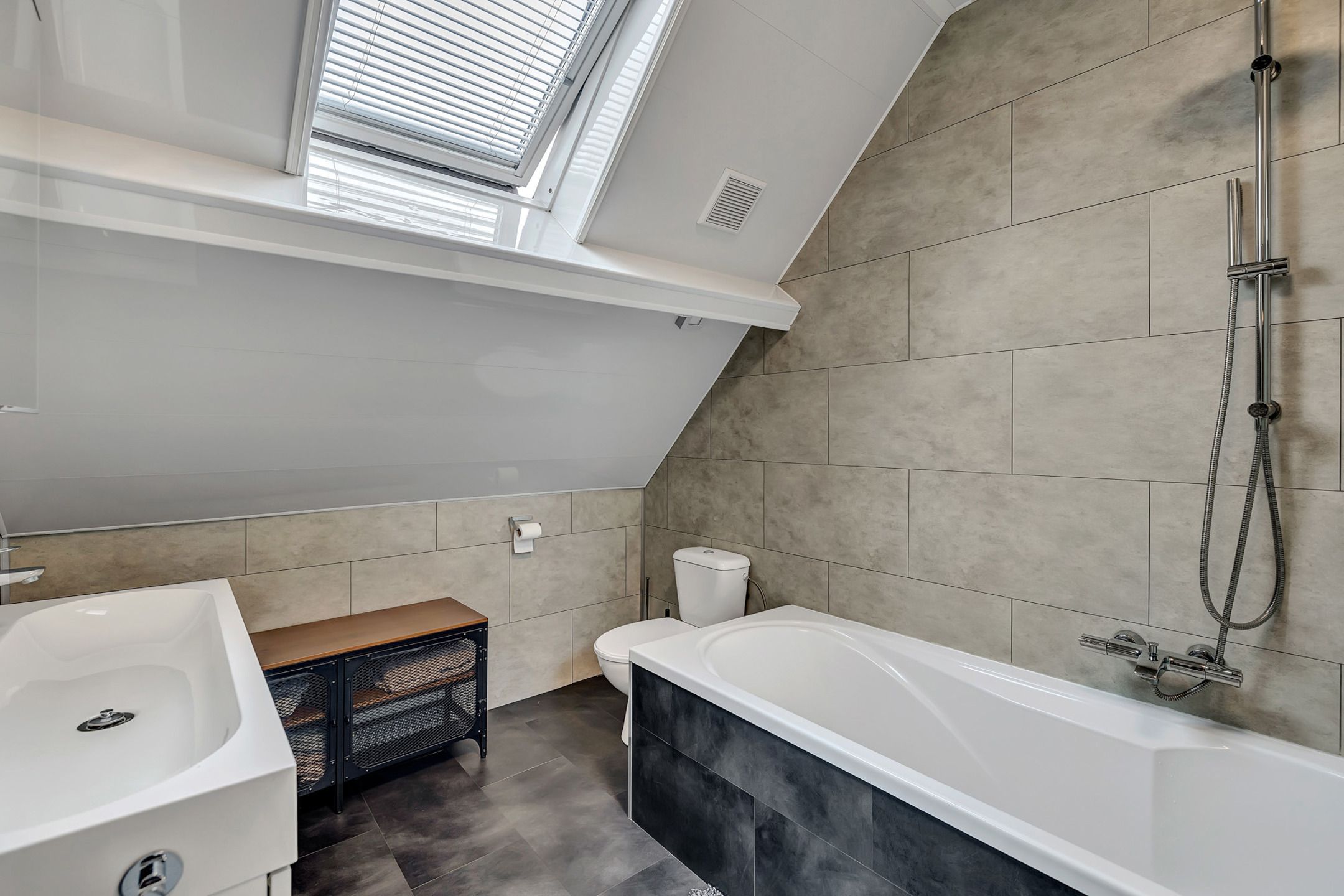 Instapklare woning in verkeersluwe straat foto 16