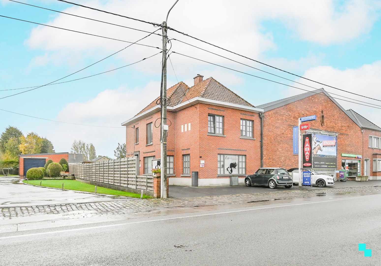 Ruime, gerenoveerde woning nabij centrum Oostrozebeke foto 2