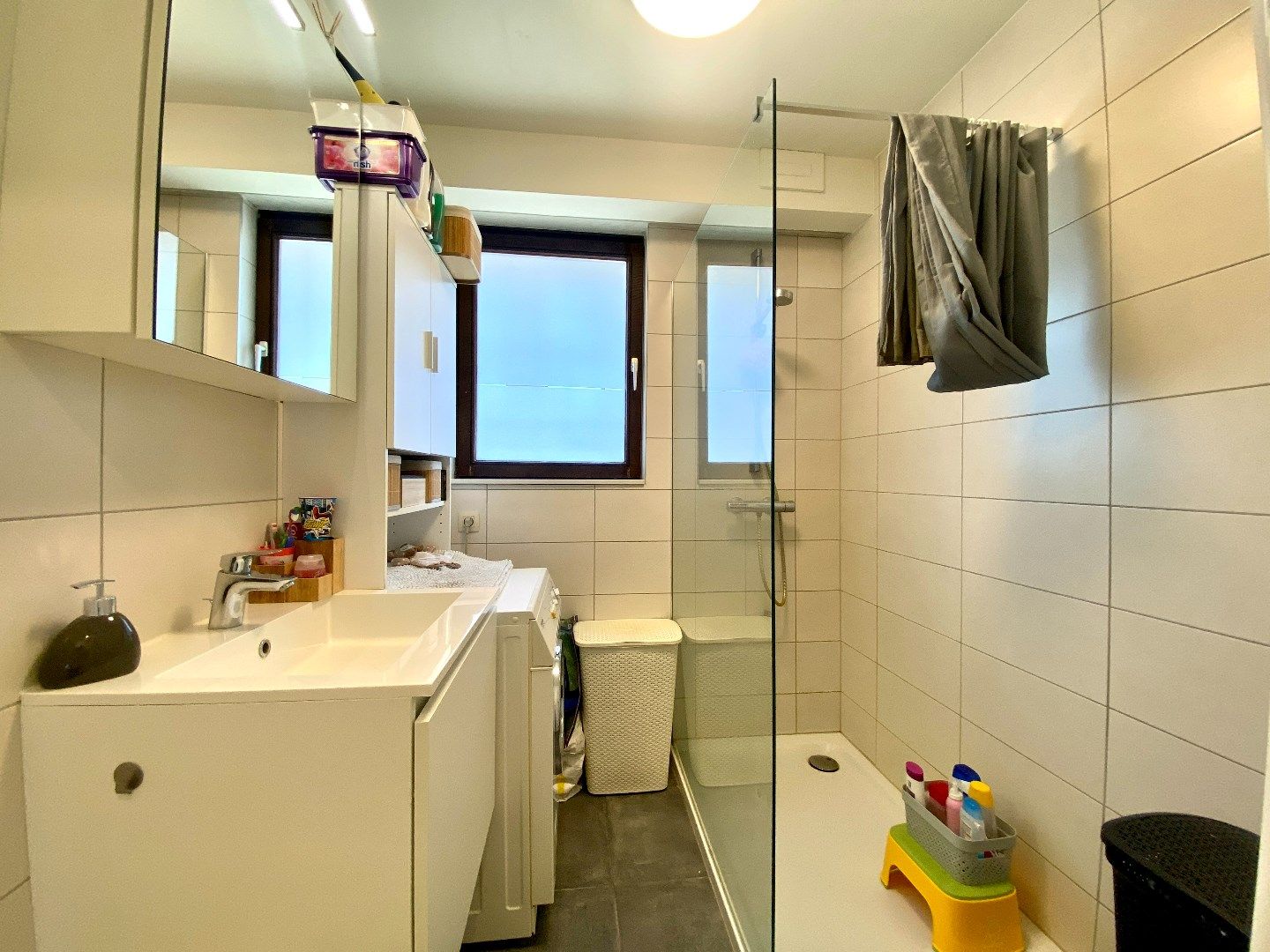 Ruim en lichtrijk 2-slaapkamerappartement te Harelbeke te koop! foto 12