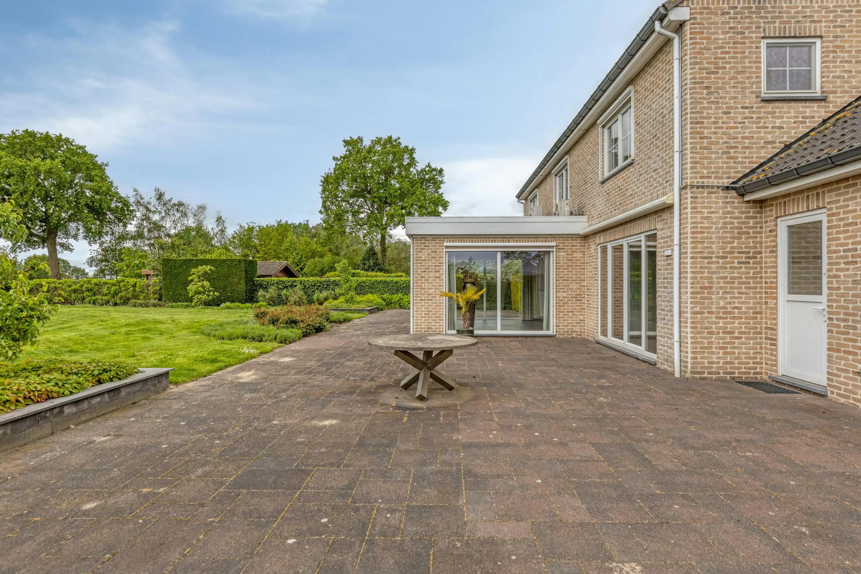 Grote villa met prachtige tuin te Essen te koop foto 23