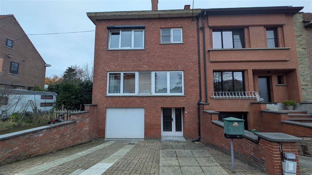 mooie gezinswoning op toplocatie foto {{pictureIndex}}