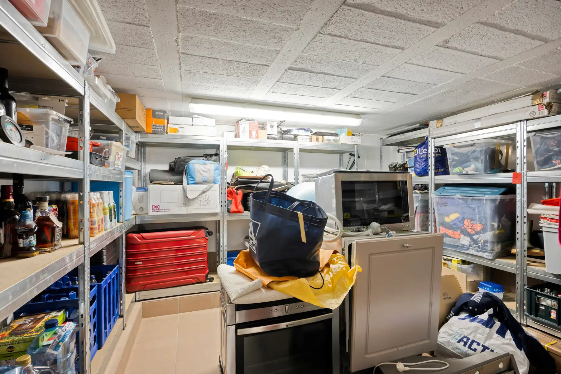 Gerenoveerde woning met 3 slaapkamers, 2 badkamers en garage foto 24