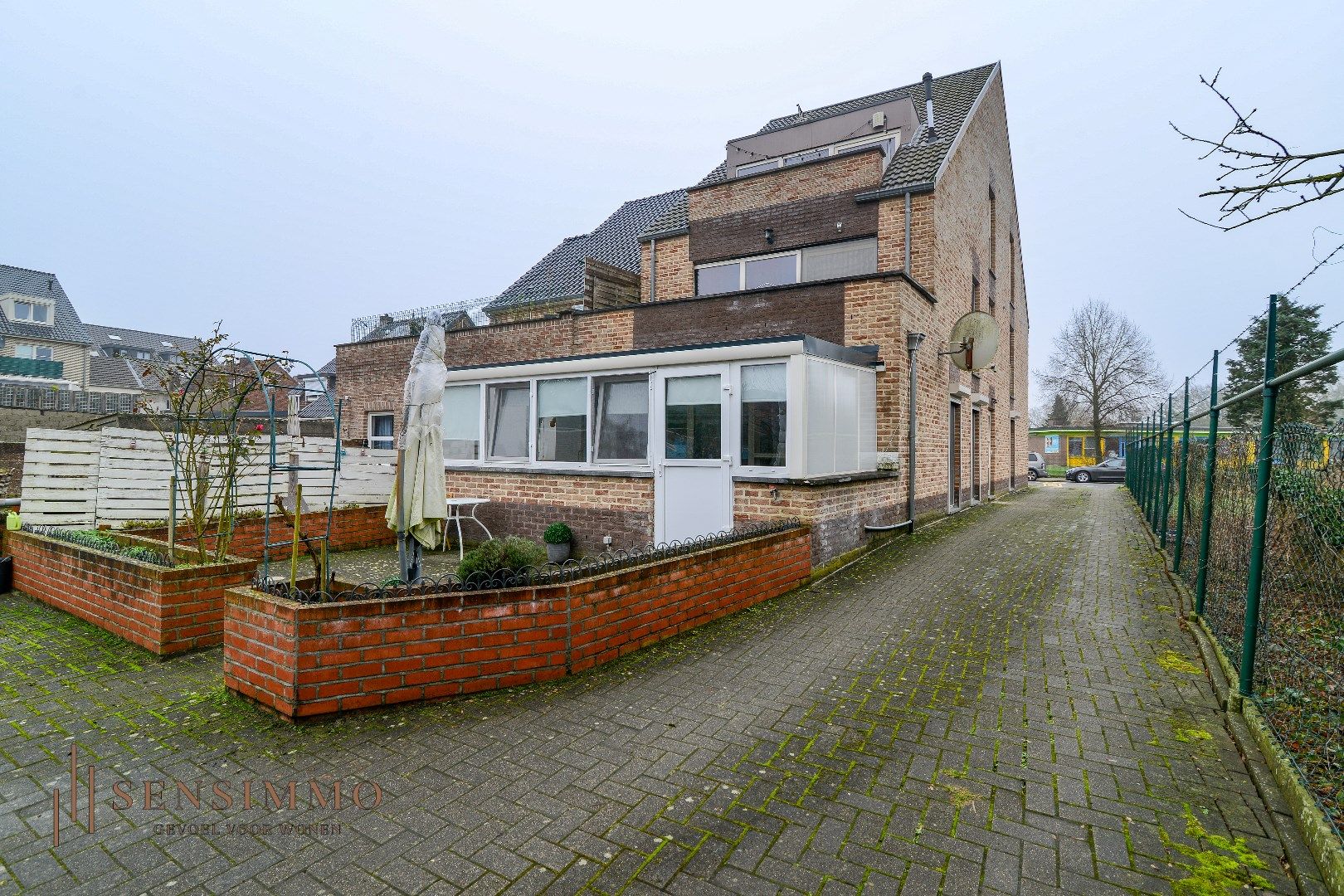 Gelijkvloers appartement met 3 slaapkamers, parking en privé tuin foto 19