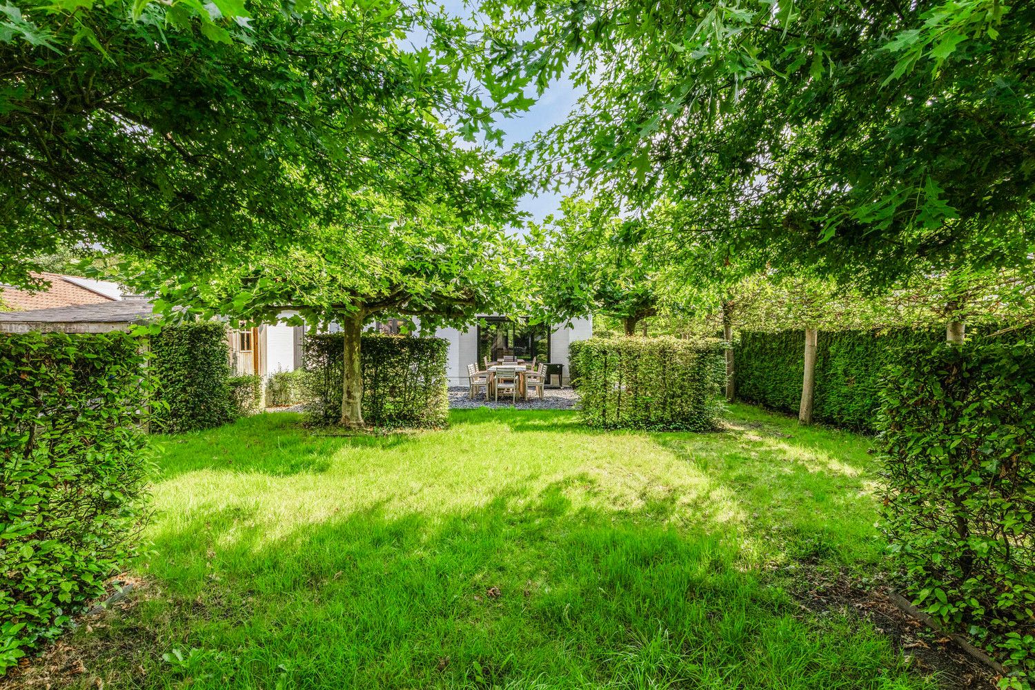 Prachtig gerenoveerde villa in een doodlopende straat met 3 slaapkamers, garage en tuin met tuinpaviljoen op 611m2. foto 29