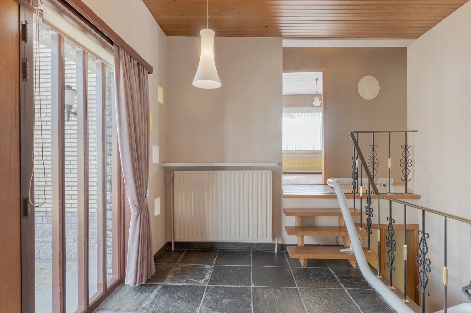 Te renoveren woning  – rust en groen uitzicht gegarandeerd foto 5