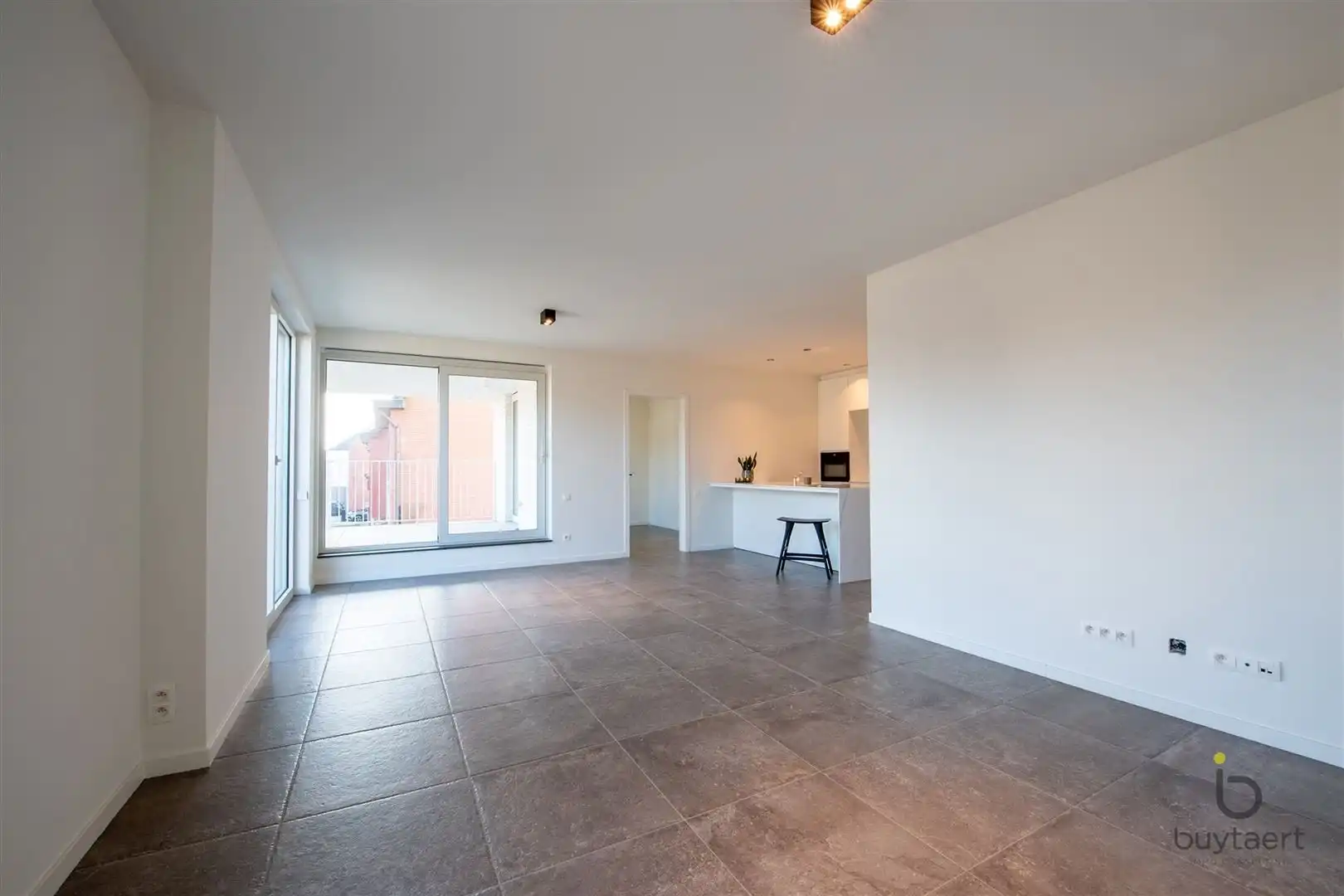 Recent 1 slaapkamer appartement met prachtig uitzicht! foto 8