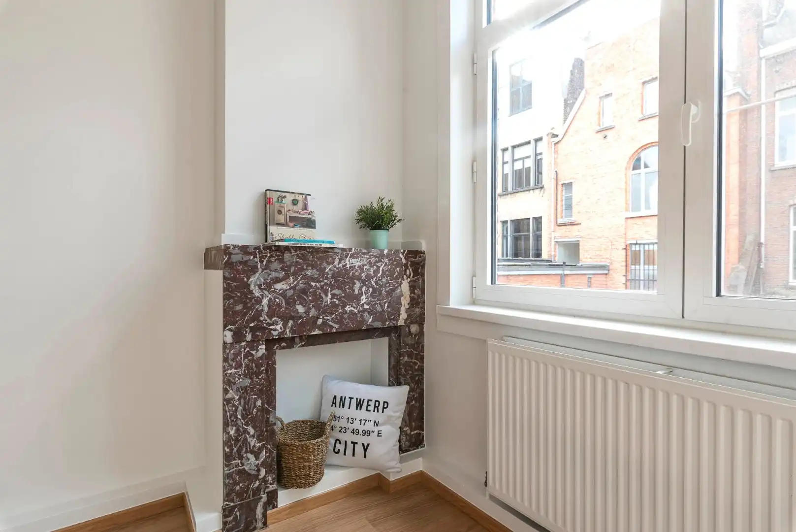 Ruim en charmant 2 slaapkamer appartement in het hartje van de stad.  foto 6