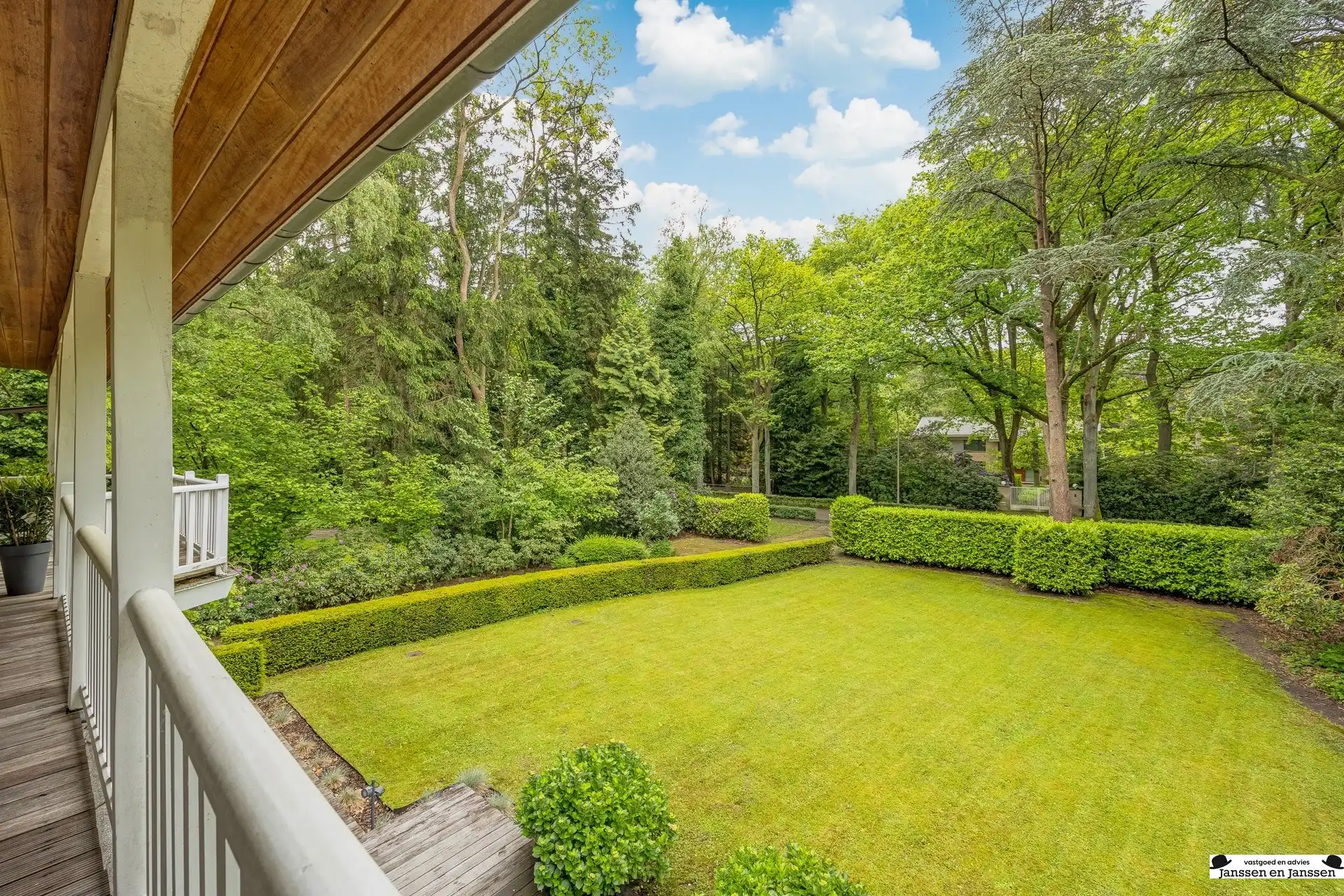 Exclusieve villa op royaal perceel van 3.000 m² grenzend aan uniek natuurdomein foto 25