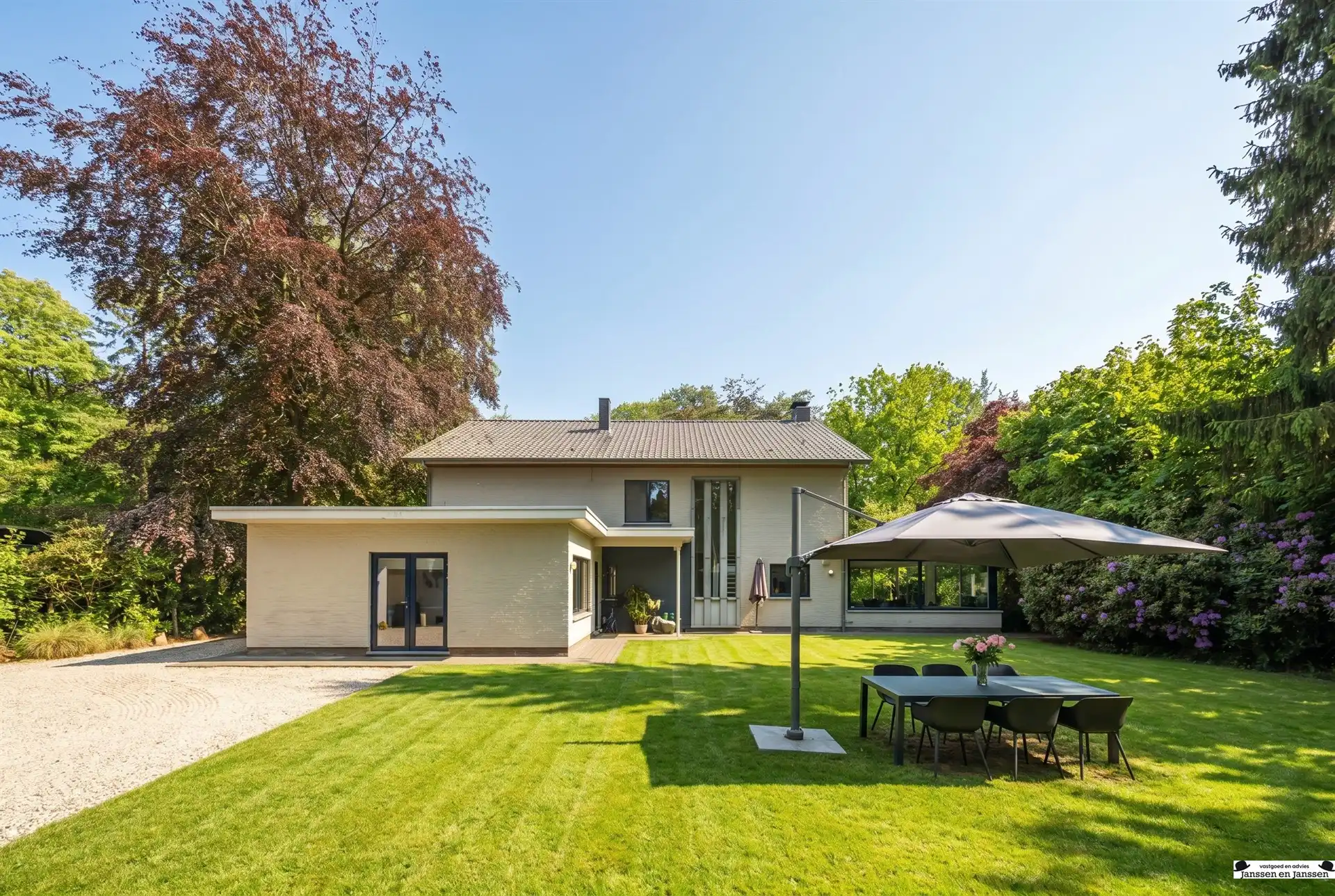 Exclusieve villa op royaal perceel van 3.000 m² grenzend aan uniek natuurdomein foto 25