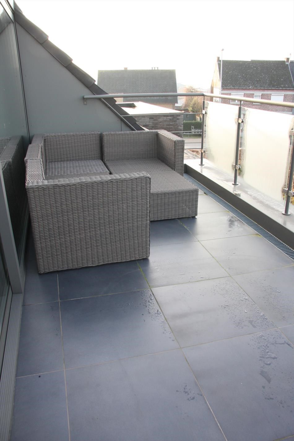 Mooi afgewerkt, ruim duplex-appartement (3 slks) met groot terras te Lierde foto 6