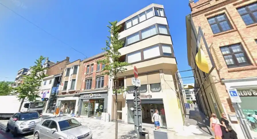 Handelspand op toplocatie in de Ooststraat te Roeselare – ca. 130 m² met brede etalage foto 7
